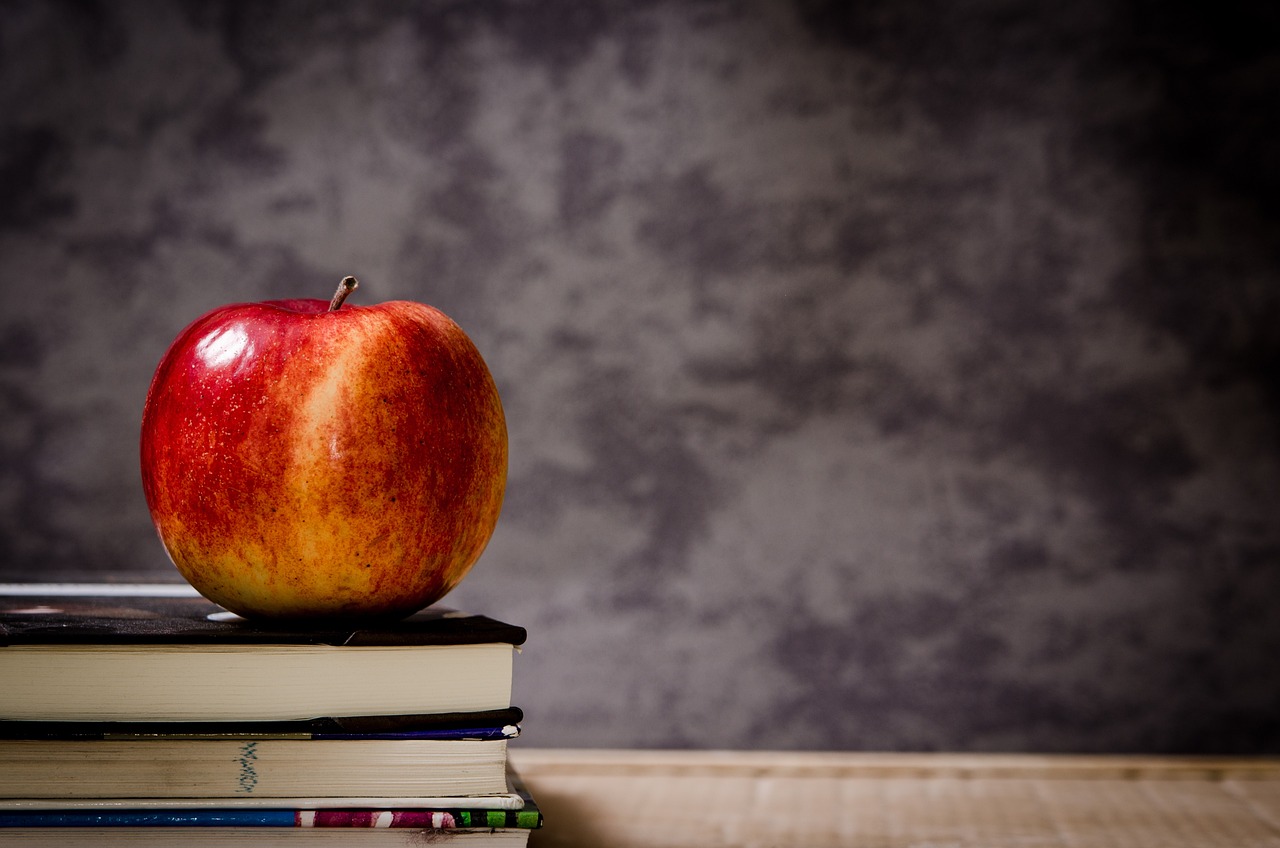 apple-gd2ed7a6e3_1280